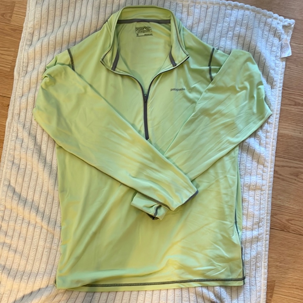 Men’s bright green Patagonia 1/2 zip sun shirt